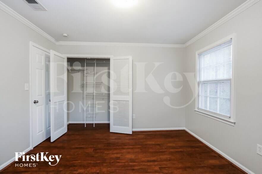 Building Photo - 8300 Nathanael Greene Ln