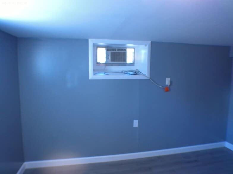 Building Photo - 114-116 Laurel Pl