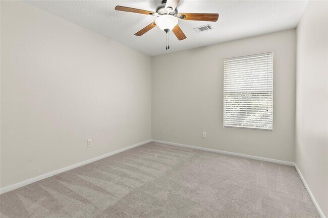 Building Photo - 16928 Scenic Knoll