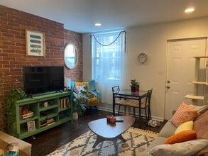 Building Photo - 2 BEDROOM IN THE SOUTHSIDE SLOPES- Available August 5!