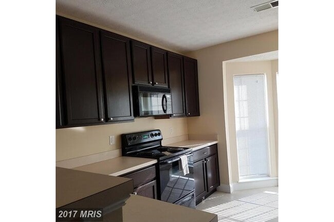 Building Photo - Charming 3-Bedroom Townhome in Glen Burnie...