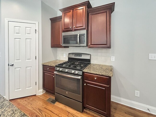Building Photo - Stunning 5-Bedroom Executive Home in Kennesaw’s Preserve Falcon Hills!