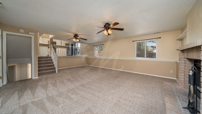 Building Photo - Amazing Fairfax Quad Level 4 bedroom, 3 ba...
