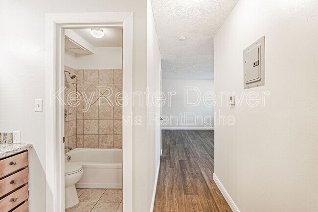 Building Photo - 2882 W Eliot Cir