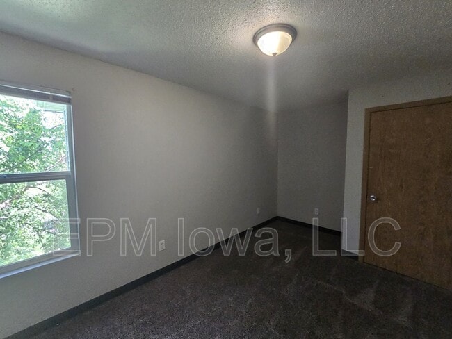 Building Photo - 64 Miller Ave SW