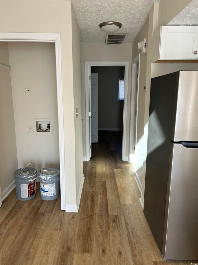 Building Photo - 800 Deer Creek Rd