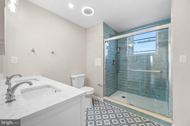 Building Photo - 2540 Sepviva St