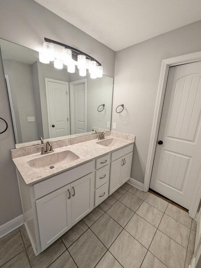 Building Photo - 9044 Quail Roost Dr