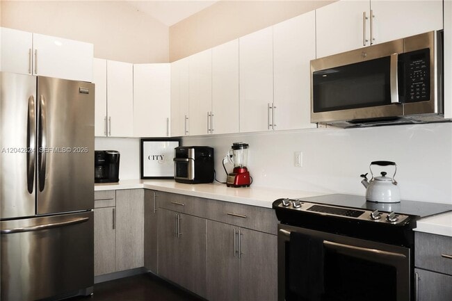 Building Photo - 513 SW 18th Ct