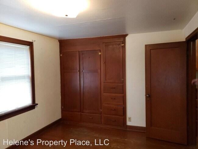 Building Photo - 440 NE Maiden Ln