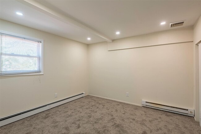 Building Photo - 2515 S Seamans Neck Rd