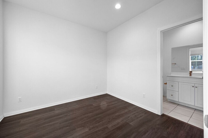 Building Photo - 8887 Orangethorpe Ave