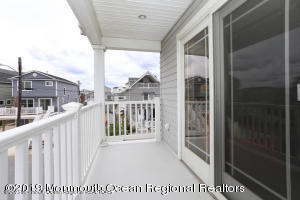 Building Photo - 573 Tarpon Ave
