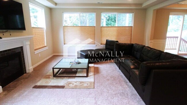 Building Photo - Beautiful Furnished Home in University Place