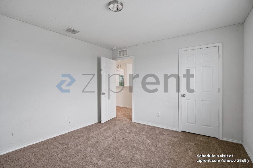 Building Photo - Unit