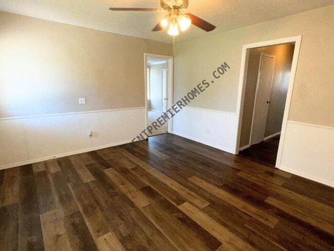 Building Photo - 3041 SW 40th Pl