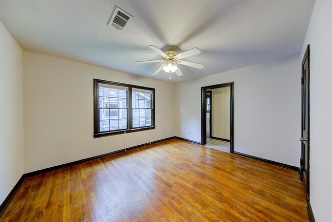 Building Photo - 5233 Brinkman St