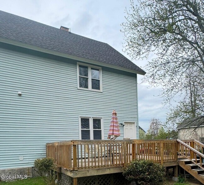 Building Photo - 90 Pleasant St