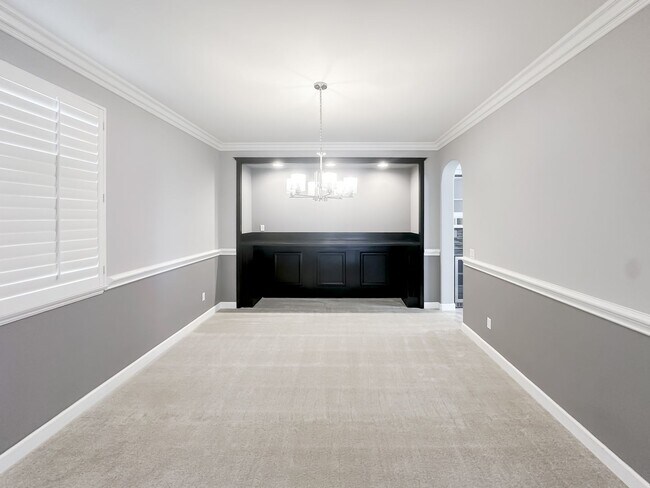 Building Photo - 32920 Northshire Cir