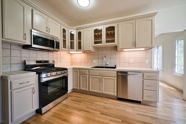 Building Photo - 415 N Ogden Dr