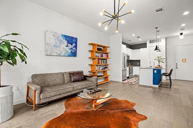 Building Photo - 800 Embassy Dr