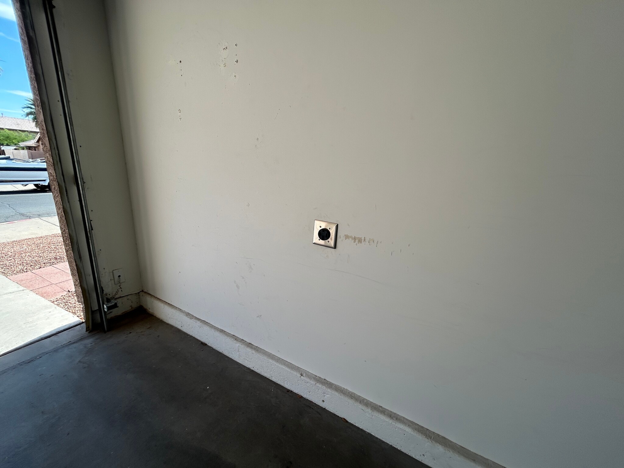 Building Photo - 9208 W Coolidge St