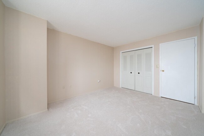 Building Photo - 232 Harmon Cove Tower