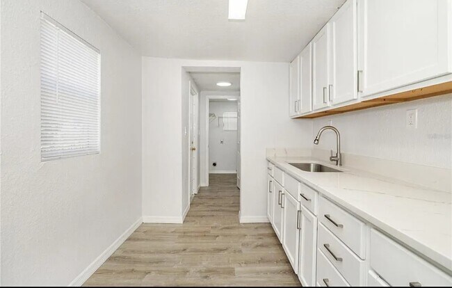 Building Photo - 4214 E Palifox St
