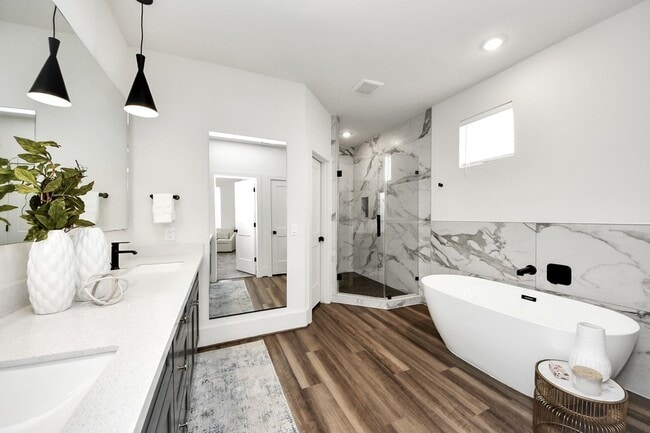 Building Photo - 879 Rachel St