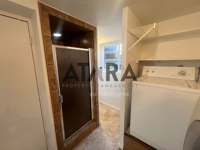 Building Photo - 9111 Parakeet Dr