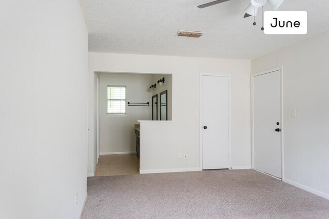 Building Photo - ROOM ONLY in 4-bed/2.0-bath Home