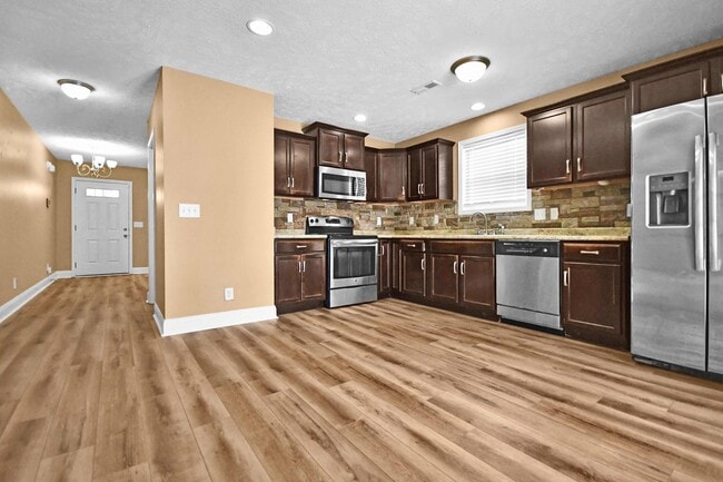 Building Photo - Pet Friendly Three Bedroom!