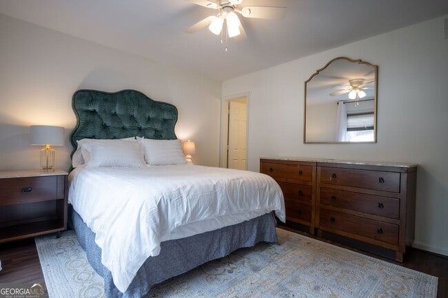 Building Photo - 210 E Cloverhurst Ave