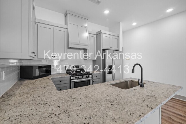 Building Photo - Duncan St Duplex