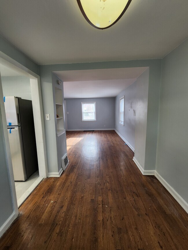 Building Photo - 364 Oakland St