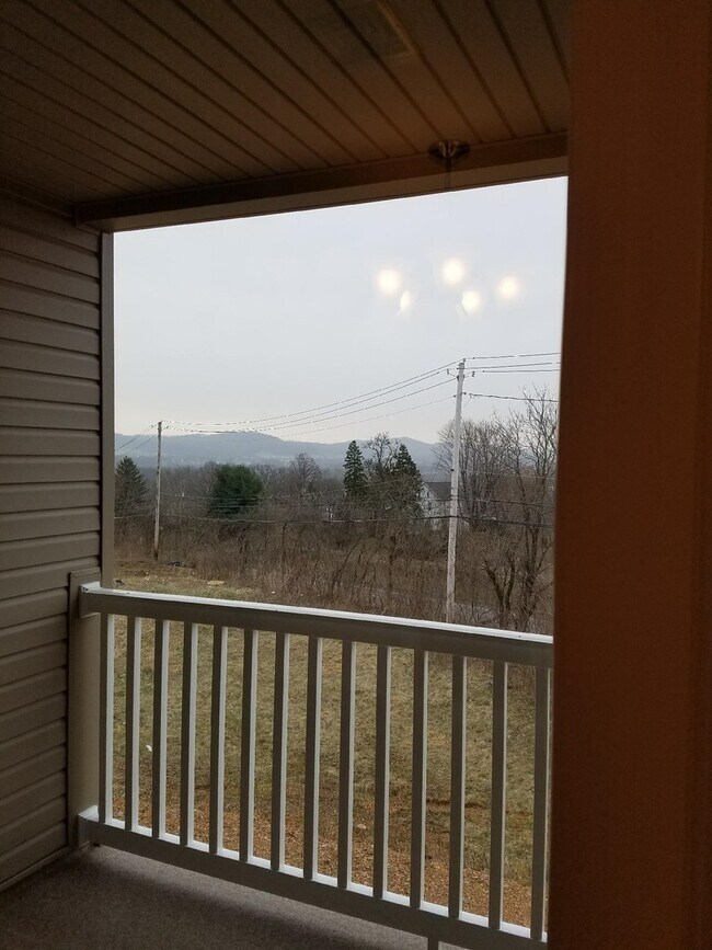 Building Photo - Hummelstown, 2 Bedroom 2 Bath Garden Home!