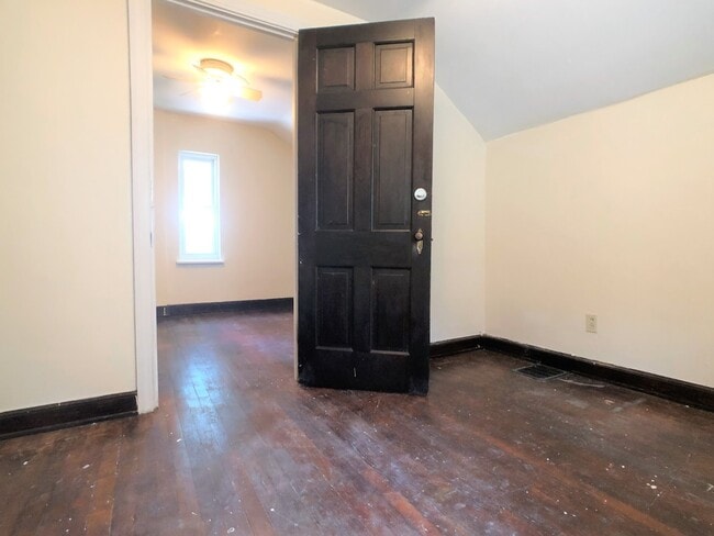 Building Photo - 1851 Capital Ave