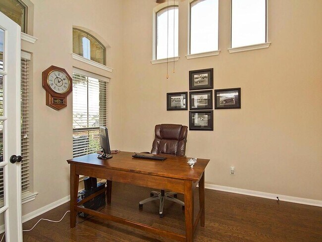 Building Photo - 271 Longmont Ln