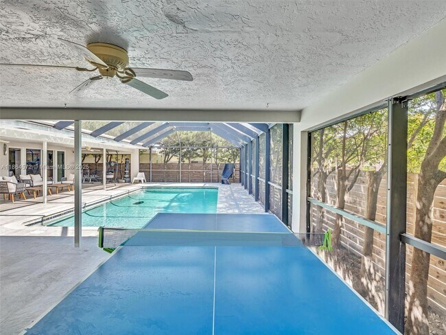 Building Photo - 840 S Southlake Dr