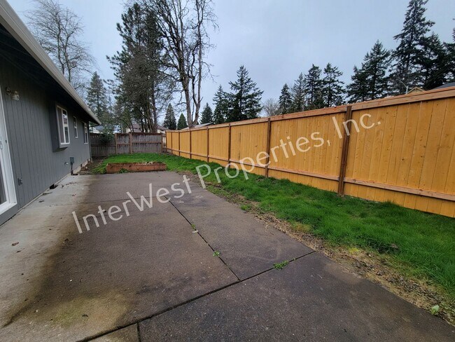 Building Photo - Tigard 3 Bd 2ba Ranch Style Home on Flag L...