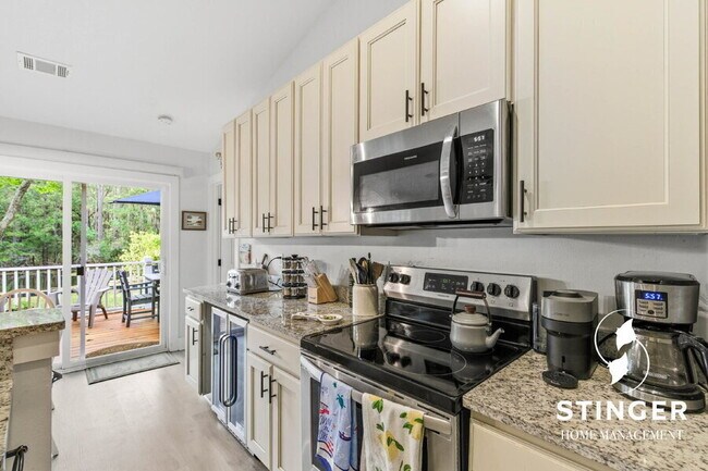 Building Photo - 40 Canopy Ln