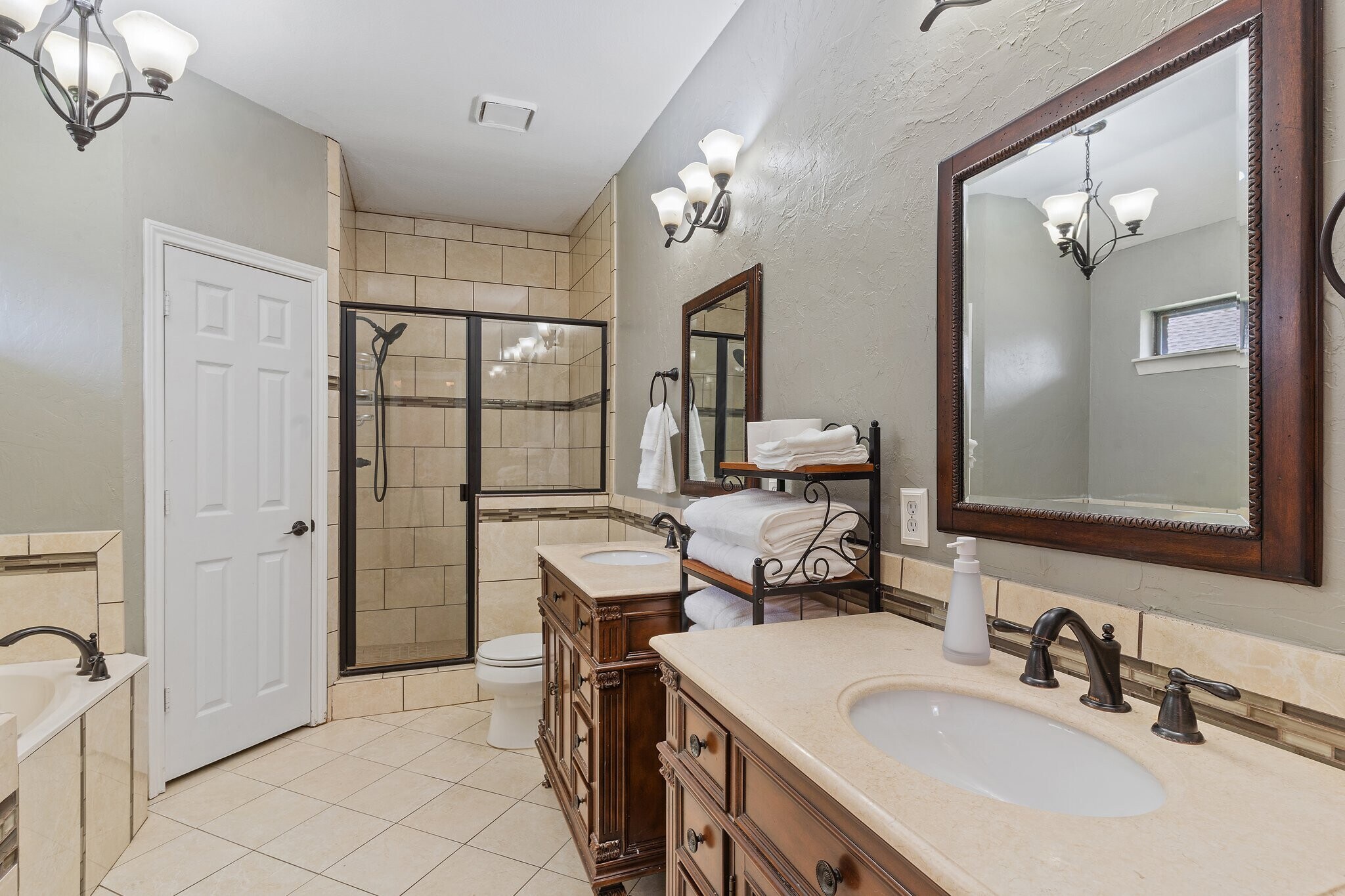 Building Photo - 19 Alamosa Dr