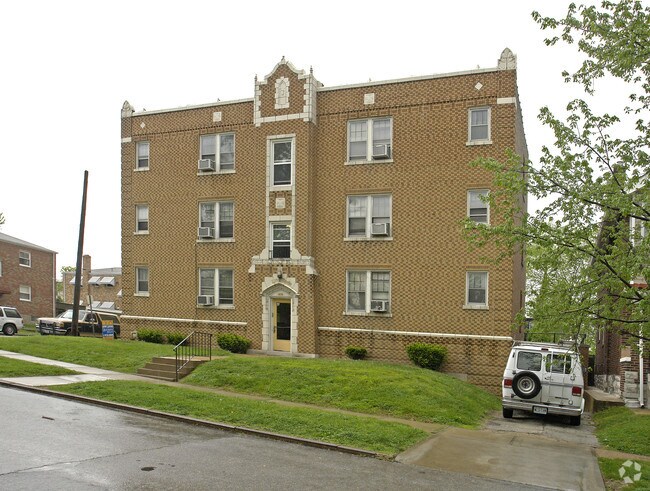 Building Photo - 4963 Winona Ave