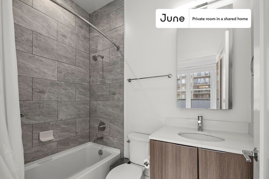 Building Photo - Room in Shared 3 bed/2 bath home in Dupont Circle