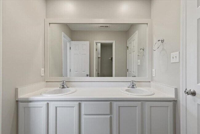 Building Photo - ***Coming Soon!***Beautiful Raleigh Town H...
