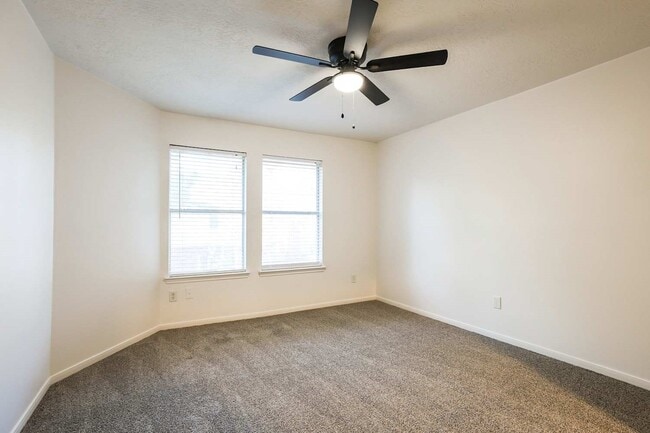 Building Photo - 8618 Discus Dr