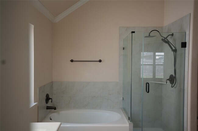 Building Photo - 1710 Thornhampton Ct