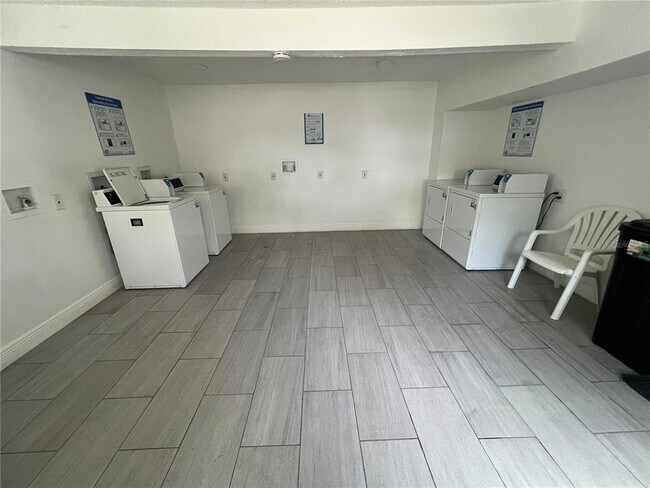 Building Photo - 8425 Cerro Cir