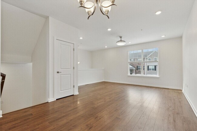 Building Photo - Available Immediately – 3 Bedroom / 2.5 Bath Townhome in Downingtown School District