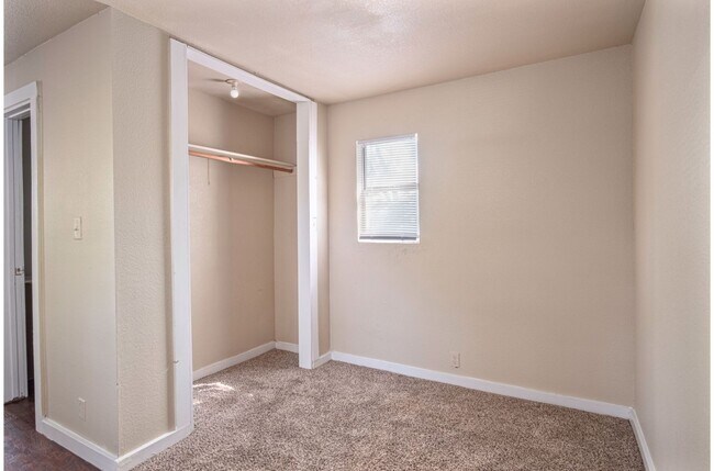 Building Photo - 526 Cooper St